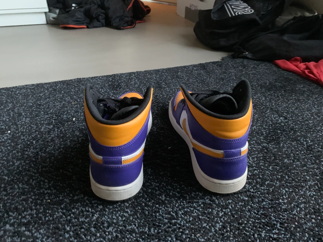 Nike Jordan, Lakers