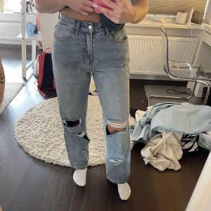 Jeans - Knappt använda