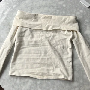 Other stories off shoulder  - Knappt använd 