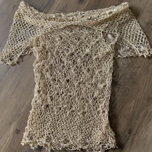 Cool topp!!! - Så cool topp köpt second hand💓Varken storlek eller märke står på tröjan men jag är en xs/s och passar mig! 