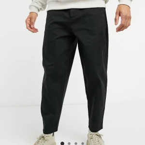 Asos chinos - Superfint skick, använda ett fåtal gånger. Snygg oversize stil på dem W32”82cm L30”76cm