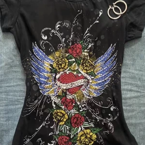 LETAR y2k t shirt  - Om någon har något liknande hör av er snälla jag måste ha 😍😍❤️❤️
