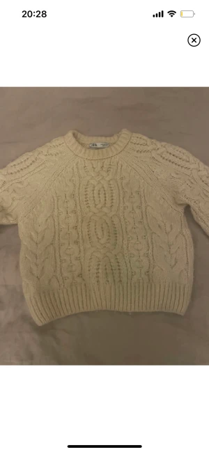 Jätte fin stickad  - Denna är perfket nu till vintern och så mysig!