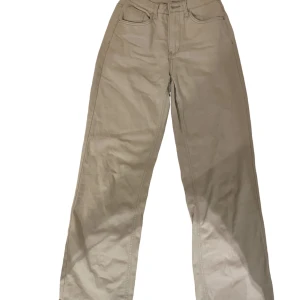 Midrise jeans!  - Snygha midrise jeans i storlek 34! Tveka inte att skriva för fler frågor och bilder🤍