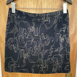 Matchande set från Gina Tricot. - Matchande top och kjol från Gina Tricot. Storlek 36 på båda. Paketpris 250kr.
