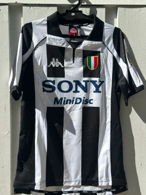 Juventus Retro 97/98 Home Kit  - Helt ny, lappen sitter på, har en S inne och kan fixa på alla olika storlekar 