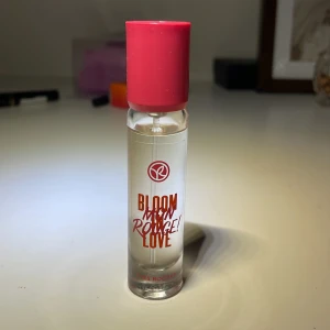 Yves rocher parfym - Säljer en liten (10ml)  parfym från Yves Rocher, säljer även en annan doft i stor flaska (30ml) för 