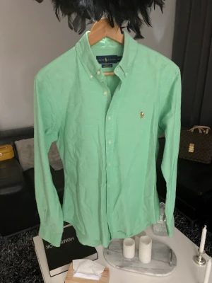 Ralph Lauren skjorta - Polo Ralph Laurent i färgen mintgrön och nyskick. Äkta.