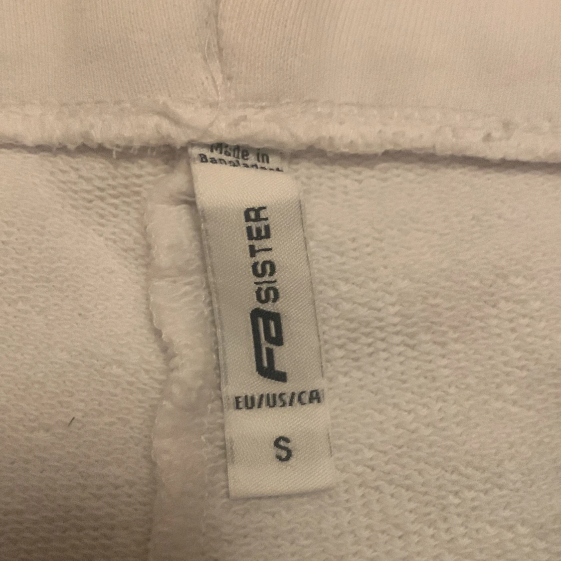 Vit svarta shorts ganska korta men sitter riktigt snyggt - 90