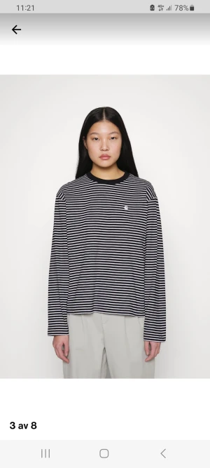 Randig långärmad tröja  - Randig långärmad tröja från märket Carhartt. Strl M. Oversized. 