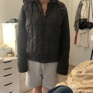 Cardigan jacka  - Jättefin Tjock cardiganjacka för herr. Perfekt till vintern. Storlek XL men skulle säga att den är M eller L