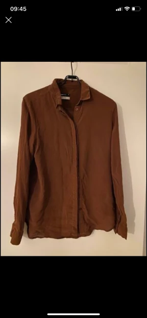 Blus från Gina Tricot  - Roströd /brun Fint  skick  strl s   FRI FRAKT FRAM TILL SÖNDAG KVÄLL🤩👏👏