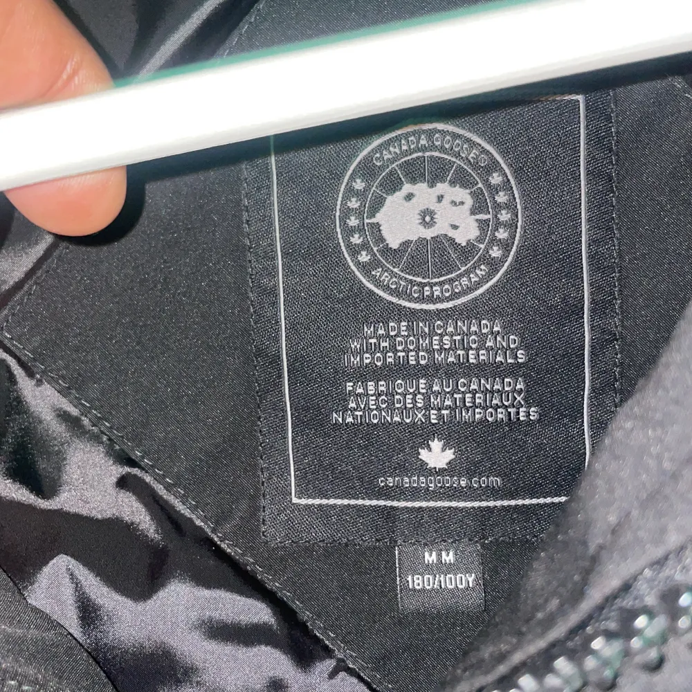 Hej jag säljer min Canada Goose Black Label Wyndham jacka i storlek M pga ingen användning av den längre då jag bytt stil helt I bra skick då den varit använd i 1,5 vintrar Kom DM för mer info. Jackor.