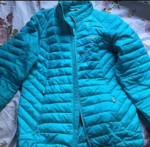 Jacka  - Blå jätte fin jacka i bra skick perfekt för hösten 