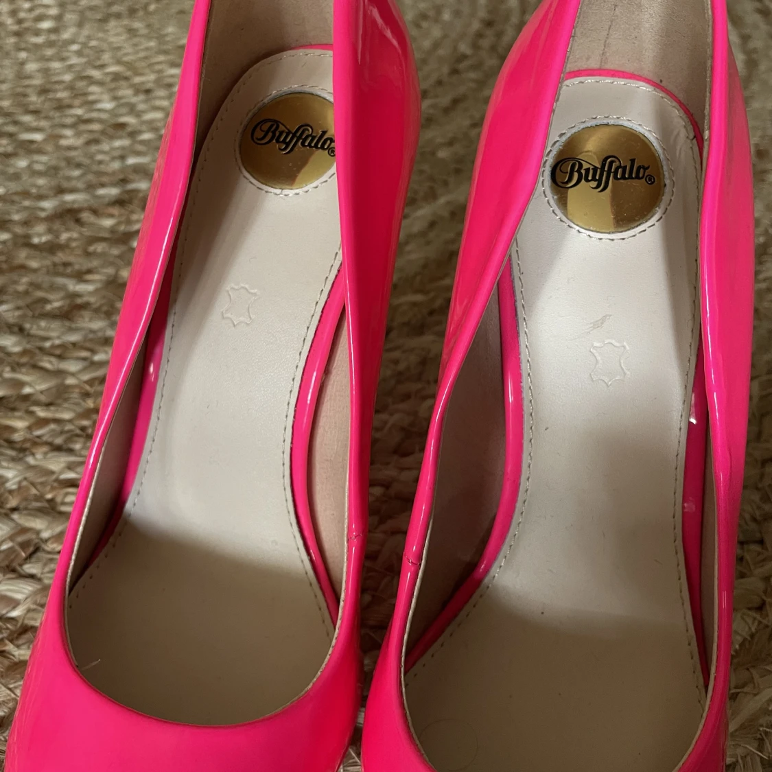 Riktiga Buffalo pumps i äkta skinn  - 90
