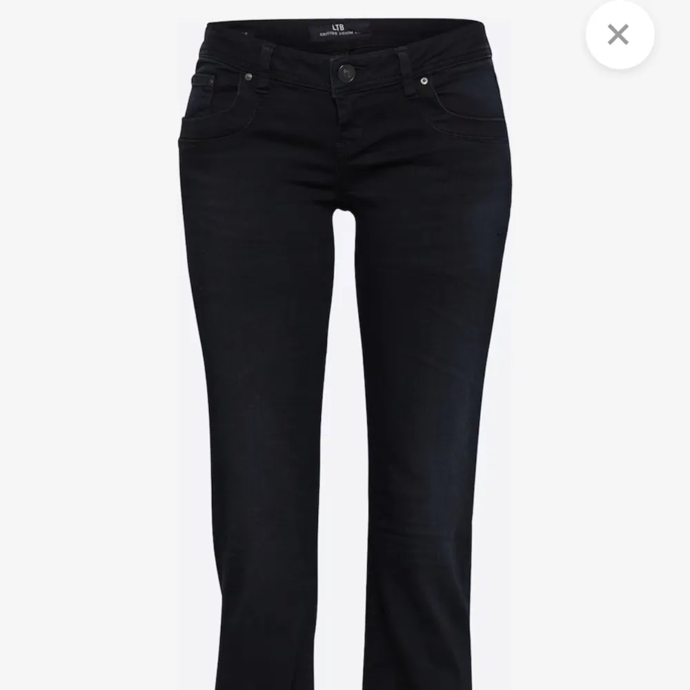 Säljer dessa ltb jeansen i färgen nattblå, dom är i väldigt bra skick. Säljer pga för små för mig . Jeans & Byxor.
