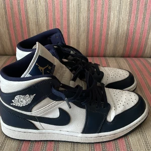 Nike Jordan Air - Supersnygga marinblå/vita Nike Jordan Air sparsamt använda 