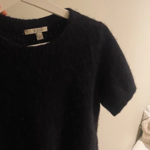 Dagmar stickad tröja❤️ - Köpt för 2500kr på nk💕 används inte längre! 