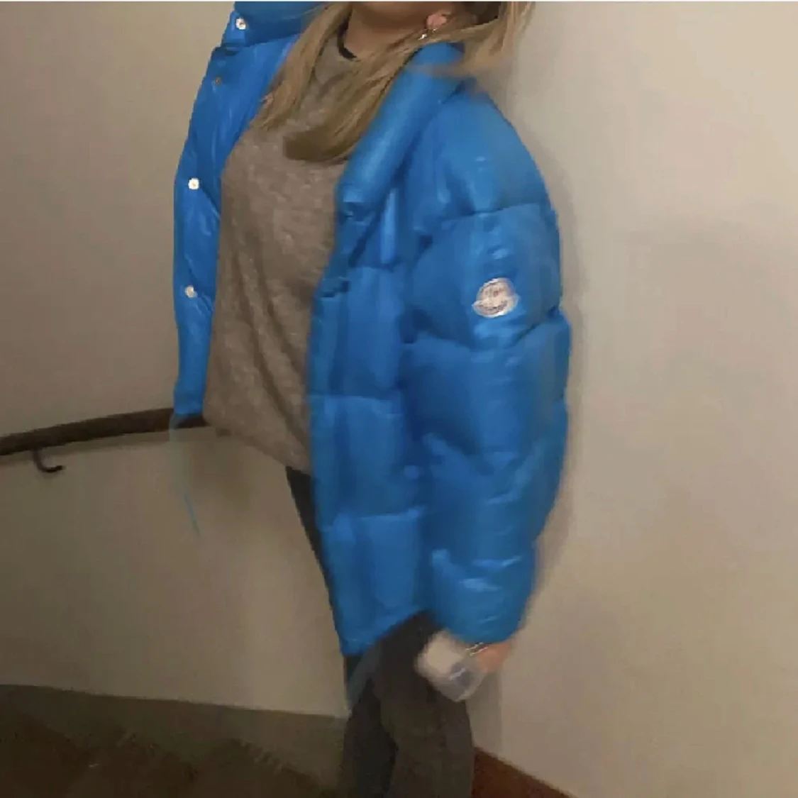 blå monclear jacka