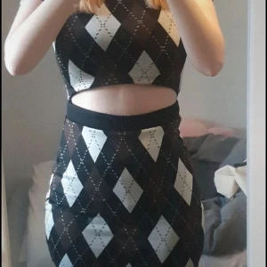 Miniklänning - Miniklänning, rutig, hm, bra skick. 