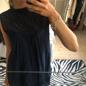 Topp - Fin topp, säljer pga för stor🥰