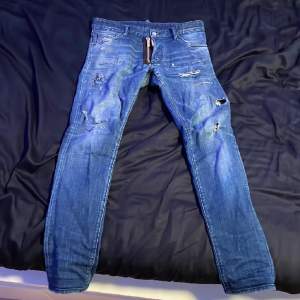Tjena säljer dessa dsquared2 jeans. Hör av er vid intresse!