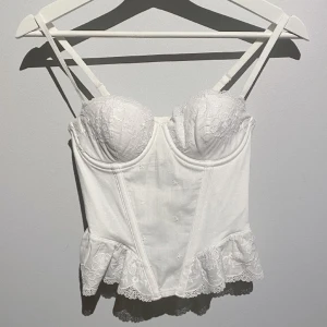 VINTAGE KORSETT - Som ny🤍 Kan inte skicka bilder med den på pga att den är för liten för mig, B kupa