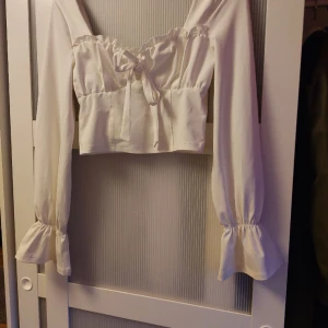 Söt blus  - Jättesöt blus/topp från shein. Strl s.
