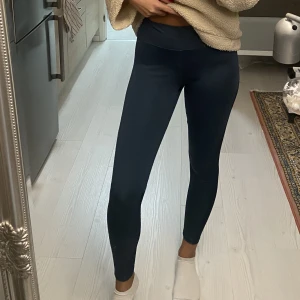 Träningstights - Fina träningstights i blå🦋