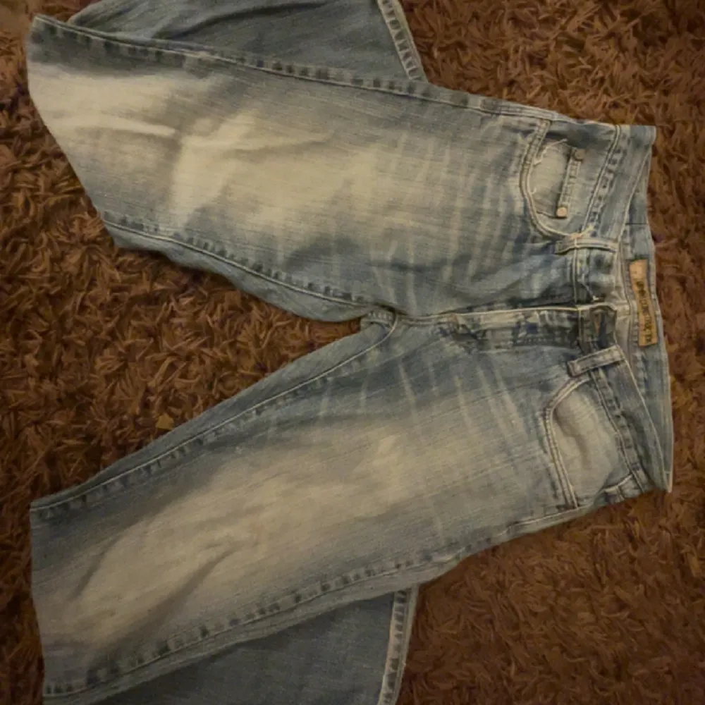 Thriftade lowaisted jeans, säljer för dom inte kommer till användning, jag är 1,72, tryck gärna köp nu!❤️. Jeans & Byxor.