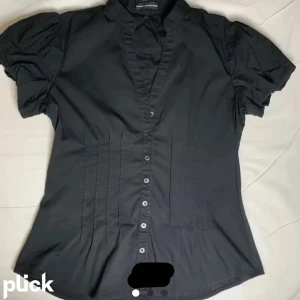 Blus - Säljer denna blus då jag inte använder den så ofta 