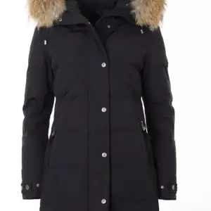 Jag säljer nu min helt nya hollies jacka som jag köpte förra året vintern för 4700kr från johnells, pris kan diskuteras 