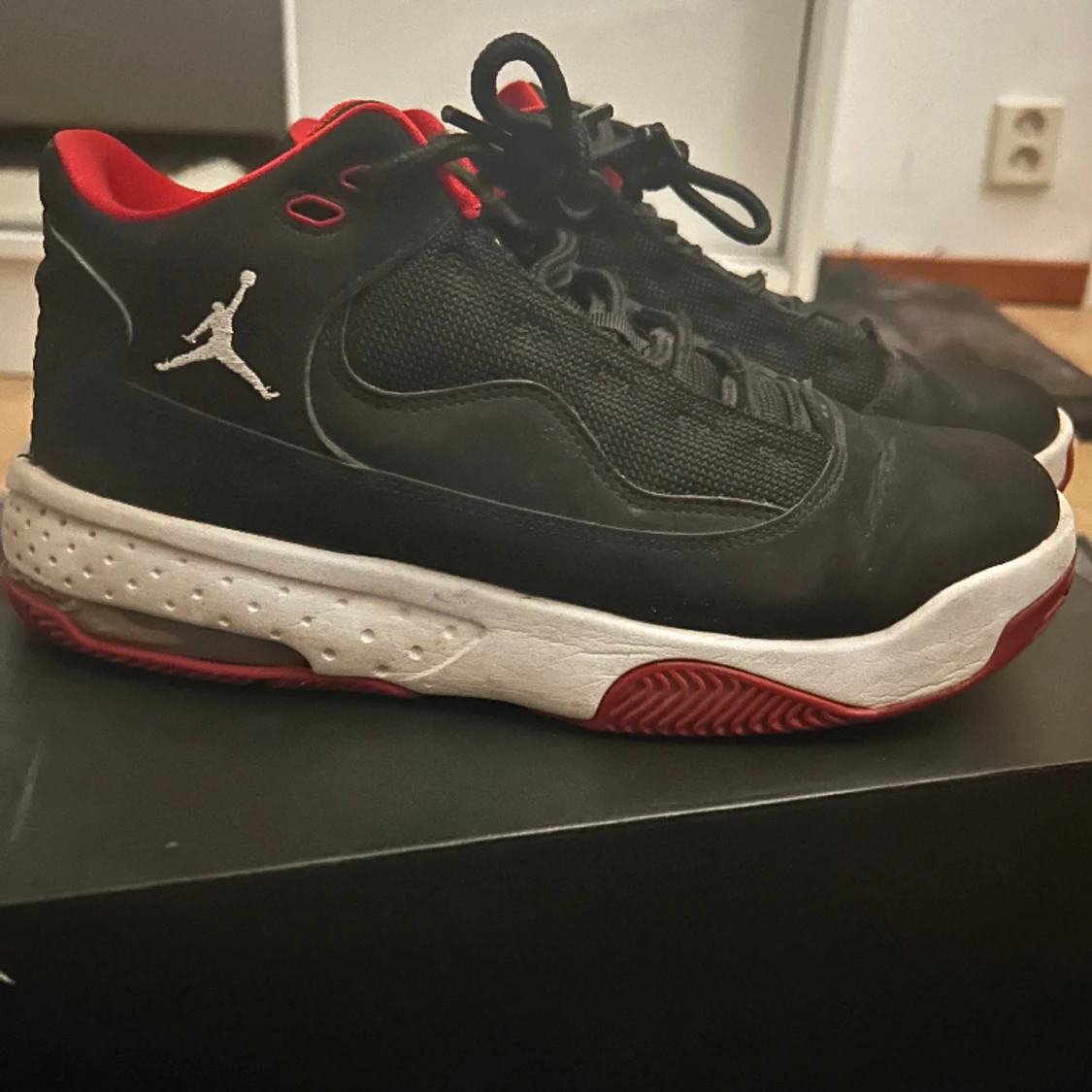 Säljer mina Jordans max aura 2 i nytt skick