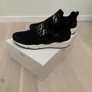 Hugo boss skor - Tjena folket! Säljer oanvända Hugo boss skor, storlek 39. Vid fler frågor är det bara att skriva.
