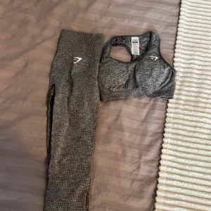 Gymshark vital set - Grått set från gymshark i storlek small, sparsamt använt bra kvalitet.