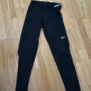 Nike tights, köparen står för frakten 