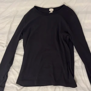 Långärmad tröja - fin grå/svart långärmad ribbad tröja 🩶🖤