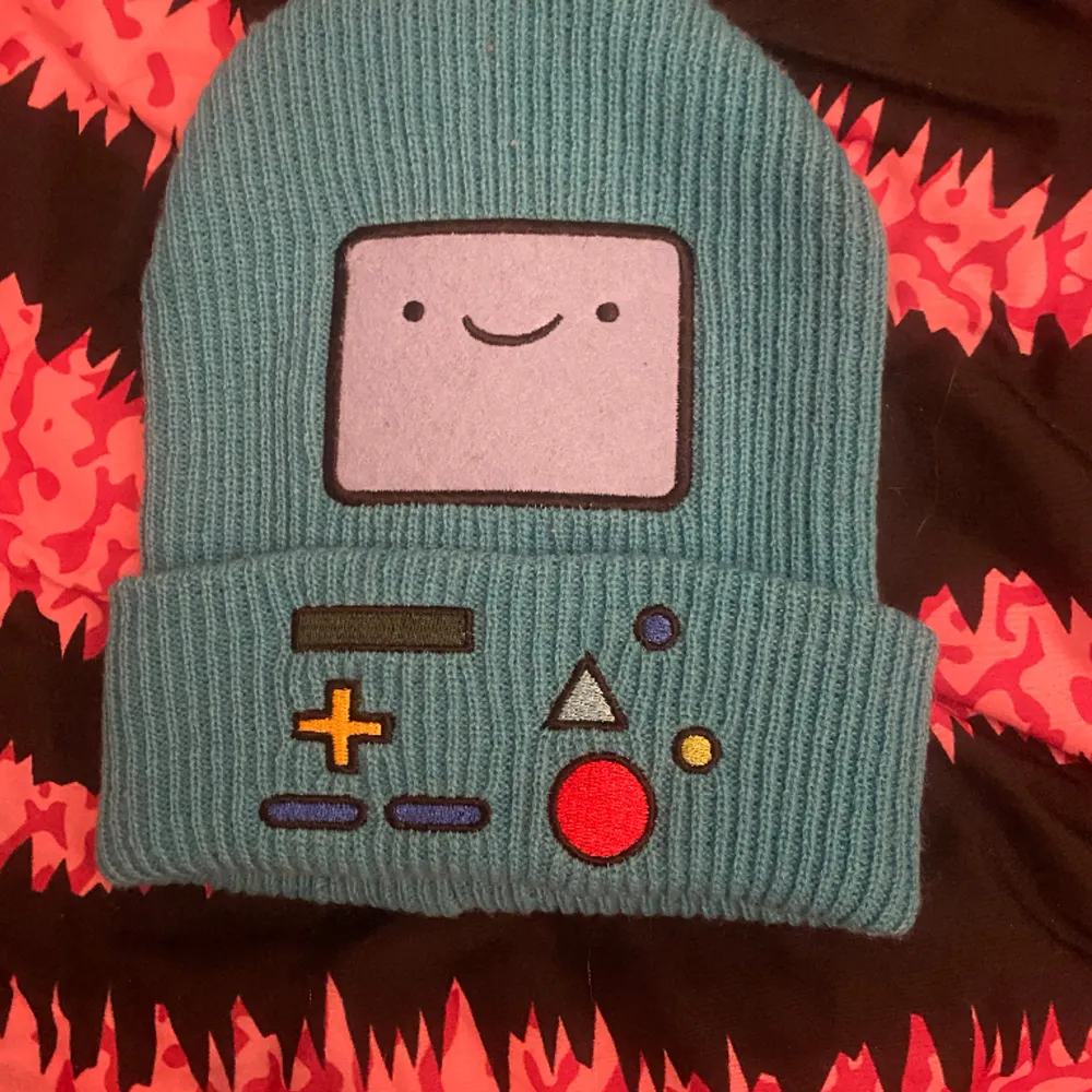 Adventure time bmo mössa använt ett par gånger skriv om intresse💕. Accessoarer.