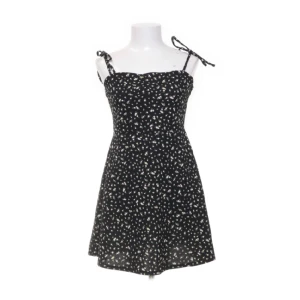 sommarklänning - säljer en jättegullig sommarklänning ifrån h&m som typ aldrig blivit använd