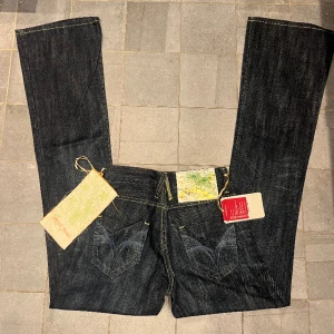 Lågmidjade bootcut jeans  - Lågmidjade bootcut jeans! Midjemått 33cm, innerbenslängd 85cm❤️‍🔥