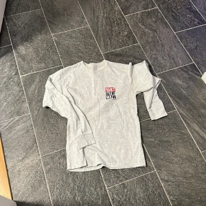 Tunn långärmad vans tröja - Vans tröja grå långärmad i storlek S