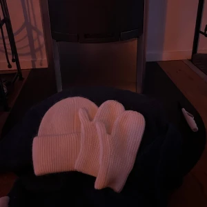 Mössa/vantar - Båda för 399kr!  Fri frakt i Motala💕