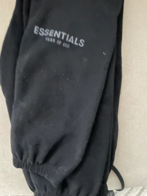 Essentials byxor - Strl M. Relativt nya