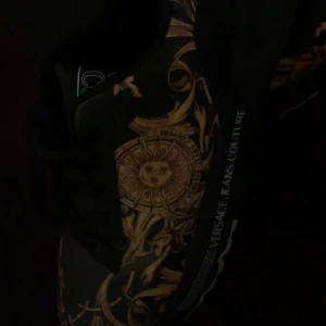 Versace skor  - Äkta Versace skor.  Använd endast 3 gånger helt som nya. Box kommer med ifall man så önskar. 