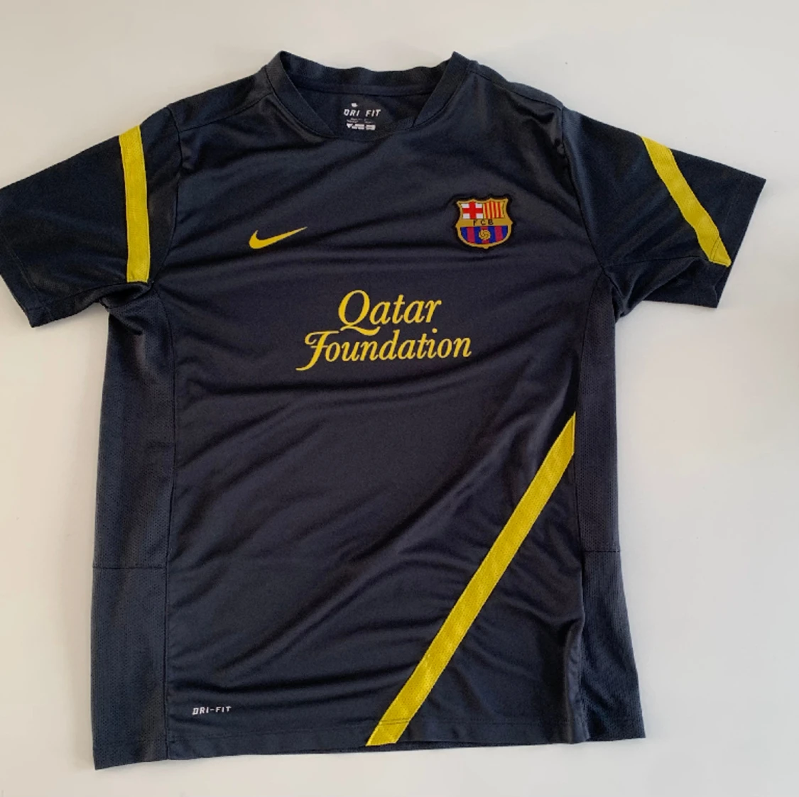 Fc barcelona tränings tröja 2011-2012