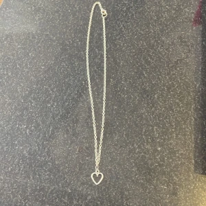 Halsband❤️ - Säljer detta jättefina halsbandet