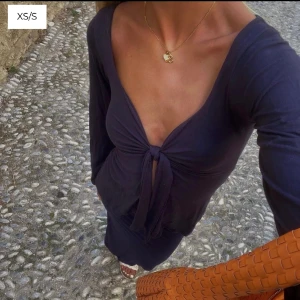 maddy blouse - säljer en marinblå design by si tröja! skriv privat för mer bilder 💗💗