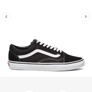 Vans skor  - Ett par skor från vans som är väldigt spar samt använda. Har haft dem en sommar. De är i storlek 38. Kom privat för frågor och bilder
