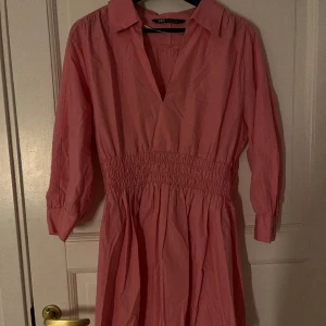 klänning - Zara klänning, passar snyggt på mig som vanligtvis har S