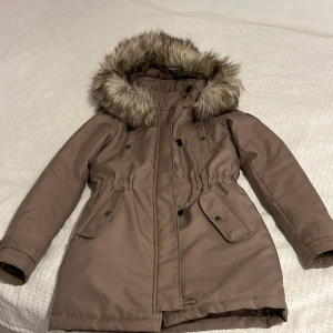 Vinterjacka - Hade denna under vintern något år sedan, men den är i bra skick💓💓